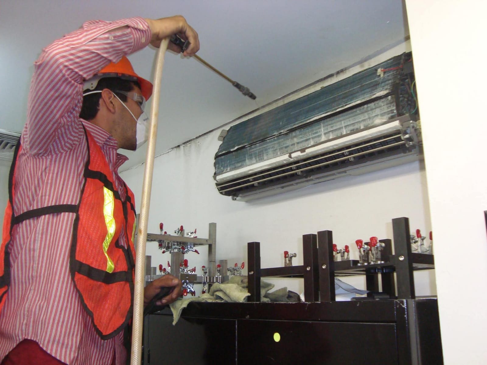 Equipo profesional trabajando